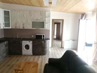 Хостелы HouseHold Тбилиси Семейный номер-студио-10