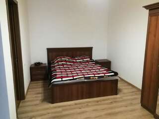 Хостелы HouseHold Тбилиси Семейный номер-студио-11